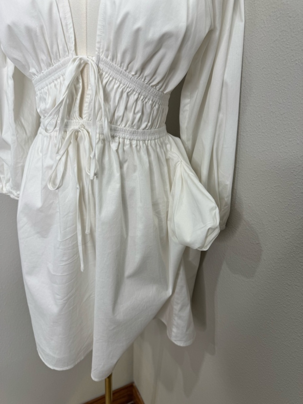 WAYF White Long Sleeve Mini Dress NWT Tie Front Elastic Waist XS - Picture 7 of 7